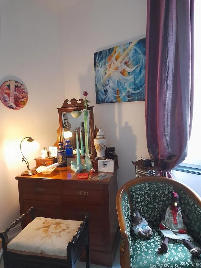 Couette-café La chambre de Garance et ses couleurs d'art Saint-Pol-de-Léon